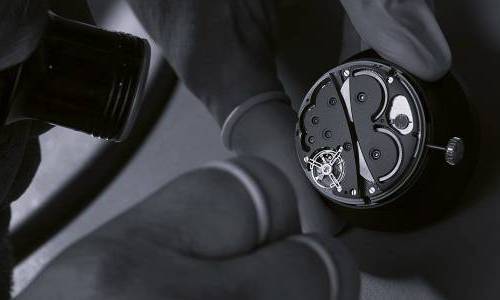 Emmanuel Bouchet Complication One Contrast Black: la deconstrucción del tiempo