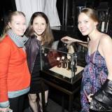 Janie Taylor, Sarah Adams y Emilie Gerrity en la premiere del film.