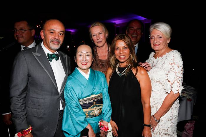 El Comité: Christian Loboutin, Condesa Setsuko Klossowski, Princesa Maria Gabriella de Savoy, Princesa de Tailandia Rangsit Charuvan Sursock y Catherine Nickbarte, Presidenta de la Buakhao White Lotus Foundation. 