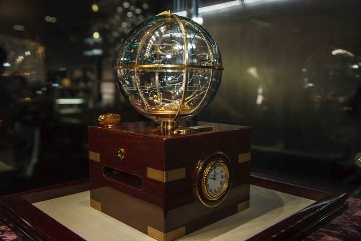 El reloj de sobremesa Planet Earth de Ulysse Nardin