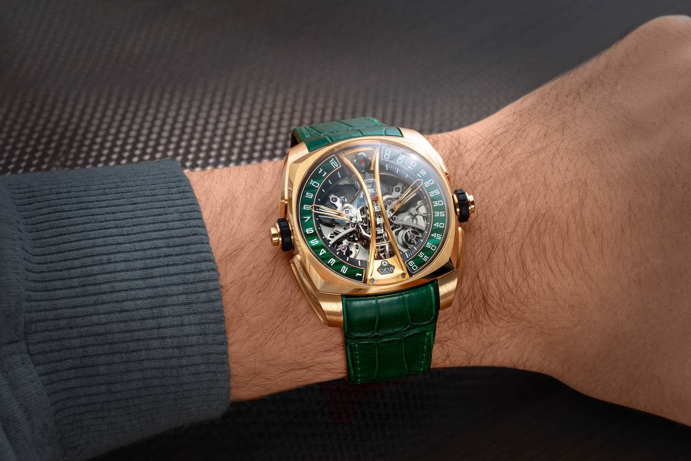 Cyrus Klepcys Vertical Skeleton Tourbillon Malachite en dos piezas únicamente