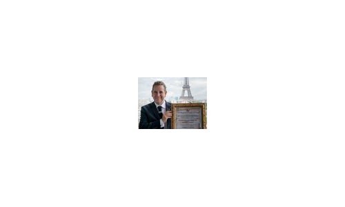 Louis Moinet Recibe un Premio IIPP en la UNESCO 