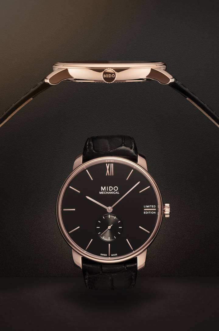 El Baroncelli Mechanical Limited Edition es el reloj mecánico más delgado de Mido, que mide menos de 7 mm. Equipado con un movimiento manual de 2.5 mm de grosor, combina laca negra con PVD pulido color oro rosa. Serie numerada de 2020 piezas.