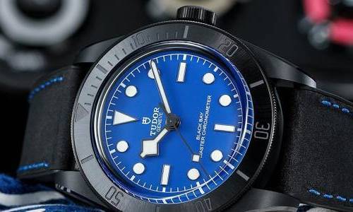 Tudor lanza al mercado al por menor el modelo exclusivo Black Bay Ceramic “Blue” del equipo Tudor F1 