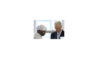Bill Clinton Visita la Factoria Shinola
