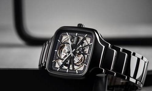 Una nueva versión del Rado True Square Open Heart