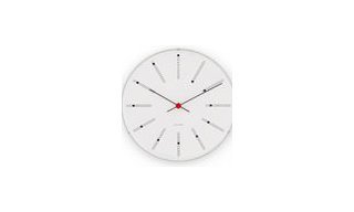 La compañía de diseño Rosendahl relanza los relojes de pared de Arne Jacobsen