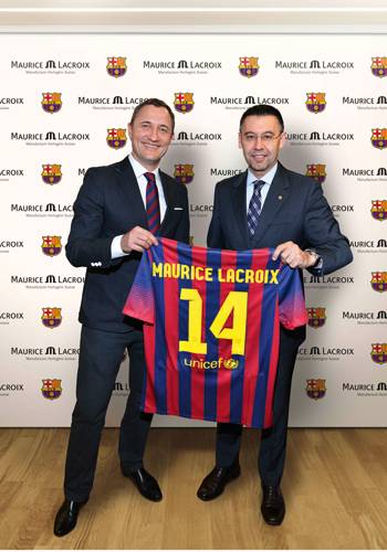 El Vice-Presidente del Barça, Xavier Faus y el Managing Director de Maurice Lacroix, Marc Gläser con una camiseta del Barça