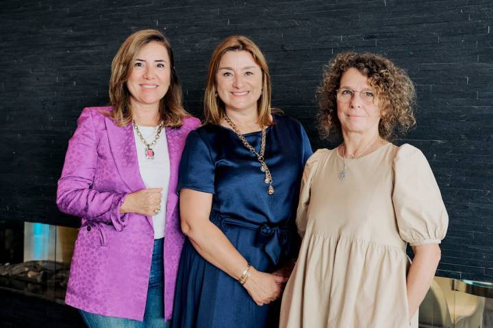 El equipo de Re-Luxury (de izquierda a derecha): Raffaella Rossiello, socia y directora de comunicaciones, Fabienne Lupo, fundadora y CEO, Sophie Delétraz, socia y directora creativa