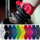 Arriba: el Red ICE llevado por Avril Lavigne - Abajo: la ICE Collection de Ice-Watch