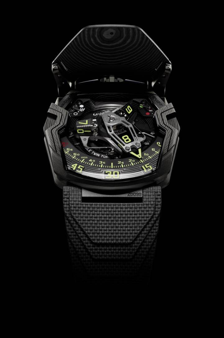 La última creación de Urwerk es el UR-230 inspirado en el Opus 5 fabricado para Harry Winston en 2005. Su apodo es Águila, porque “caza” el tiempo con su enorme mano retrógrada.