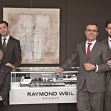 Raymond Weil junto a su yerno Olivier Bernheim y sus nietos Elie y Pierre