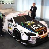 El CEO de Ice-Watch, Jean-Pierre Lutgen (izquierda) y el Director de BMW Motorsport Jens Marquardt descubriendo el Ice-Watch BMW M3 DTM
