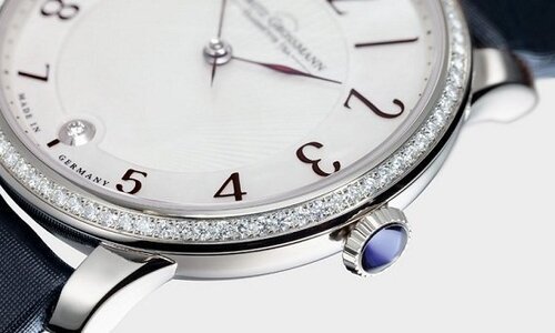 La estética femenina casada con la clase mecánica en el reloj TEFNUT Lady