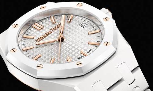 El primer reloj Automático Royal Oak de 34 mm de Audemars Piguet en cerámica blanca