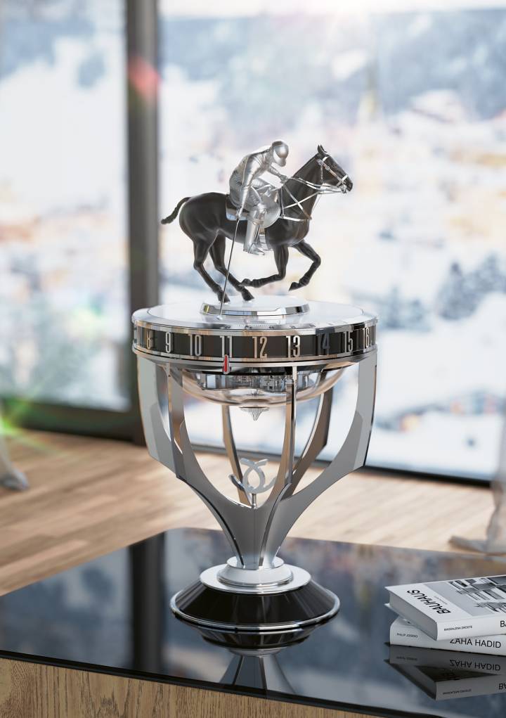 La forma del Attimo está inspirada en un trofeo: en la parte superior presenta a un jugador de polo a lomos de su caballo en el acto de golpear la pelota, mientras que el innovador mecanismo del reloj mueve la pelota de polo hacia el mazo del jugador y, a medida que cambia la hora, simula el golpe del jugador al tiempo que gira simultáneamente el anillo horario. Movimiento mecánico diseñado para 30 días de reserva de marcha. Peso: 14,1 kg. Altura: 530 mm.