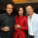 Richard Mille, a la izquierda, con Michelle Yeoh y Dave Tan, CEO de Richard Mille Asia