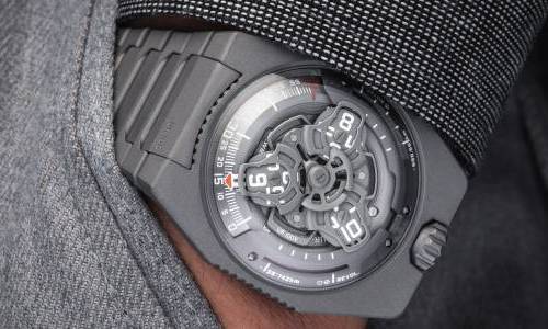 Urwerk: el UR-100V aparece con un traje de titanio completo
