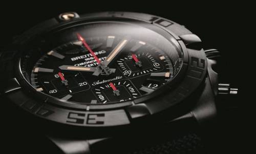 El Breitling Chronomat 44 Blacksteel añade un borde a su esfera