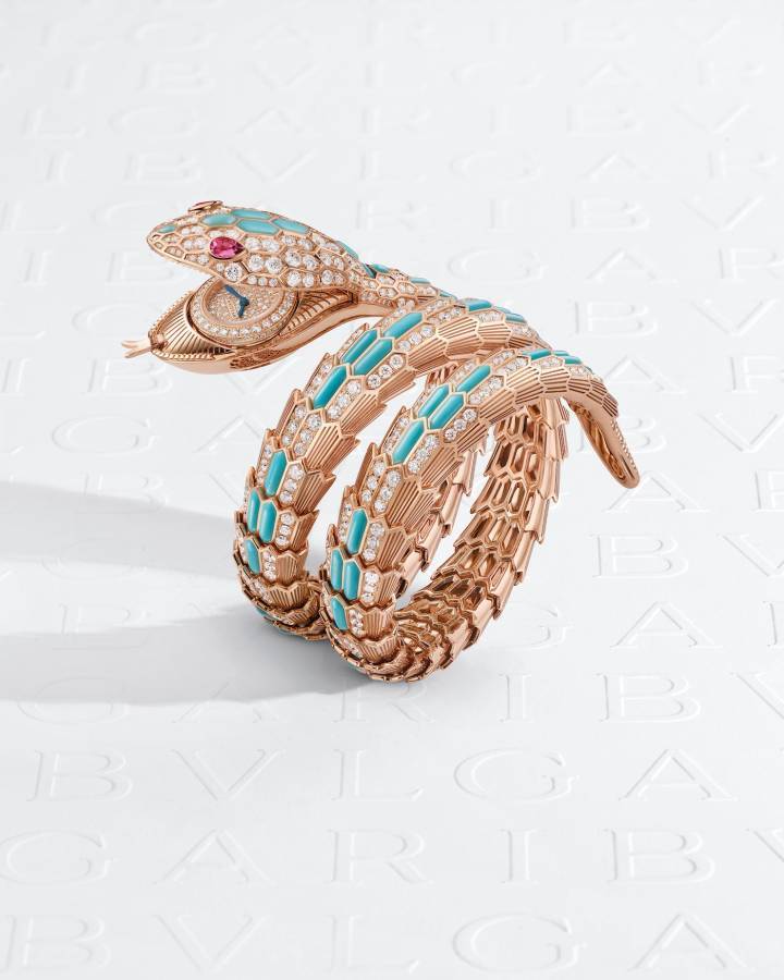 Una de las cuatro versiones del nuevo Serpenti Misteriosi equipado con el movimiento mecánico Piccolissimo, uno de los más pequeños del mundo, íntegramente diseñado y producido en la Manufactura Bulgari en Le Sentier.