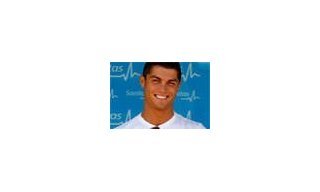 Cristiano Ronaldo aterriza en Madrid luciendo un deLaCour Bichrono