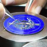 Preparando una esfera en esmalte cloisonné