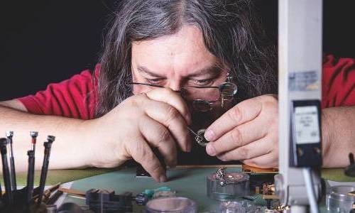 Eric Coudray, El constructor de movimientos que “no soporta los relojes”