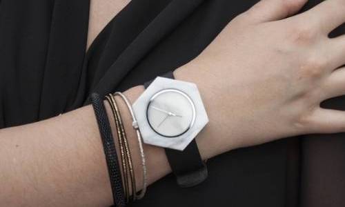 El Mason Watch es (casi) tan tonto como un ladrillo
