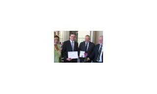 Universal Genève premia al ganador de la edición 2009 de la Competición Internacional de Rosas en Ginebra