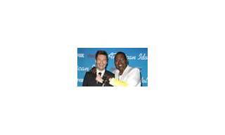 Ryan Seacrest presentador de American Idol Vistiendo Relojes Zenith