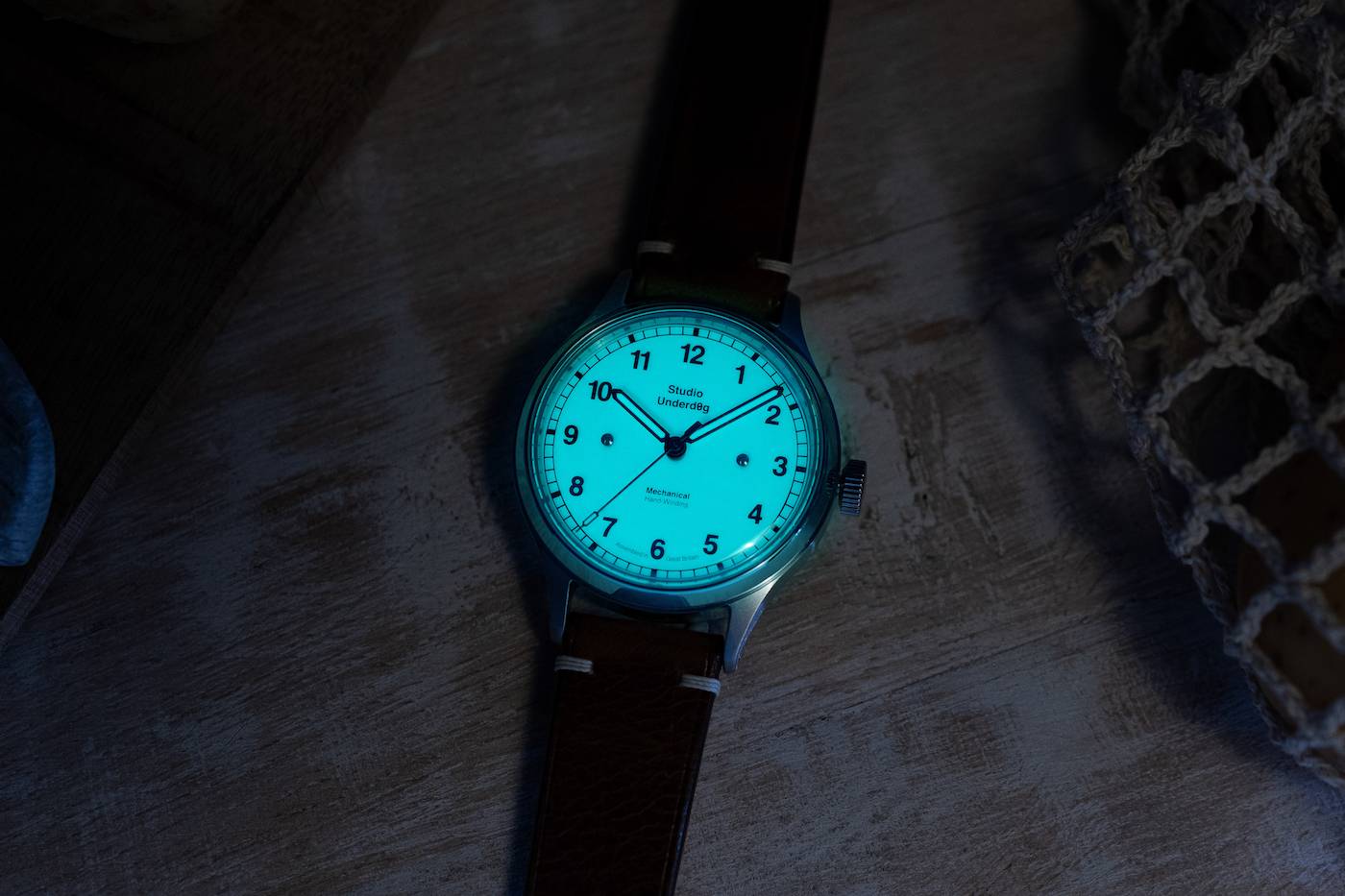 Studio Underd0g lanza nuevos relojes de campo con un toque diferente
