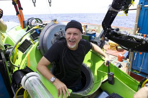 James Cameron se sumerge hasta el punto más profundo del oceano