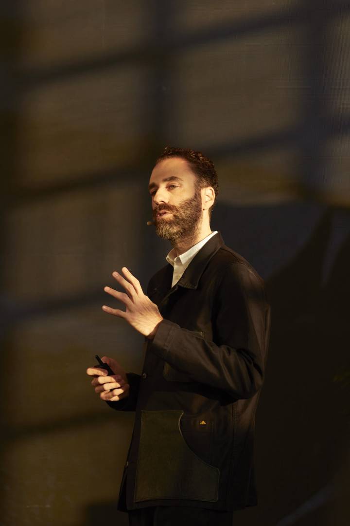 Matthew L. Scullin, CEO de MycoWorks, hablando en la cumbre Biofabricate en París, en Enero de 2024