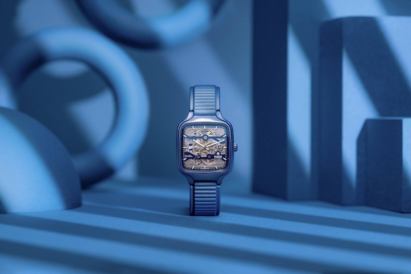 Rado añade tonos de azul a sus dos favoritos skeletons