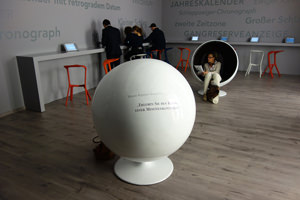 Sillas esfera para experimentar los sonidos de un repetidor de minutos