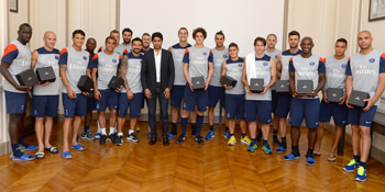 Los jugadores del Paris Saint-Germain con sus Big Bangs
