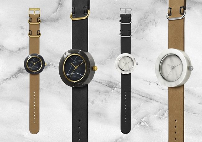 El reloj tiene correas intercambiables 