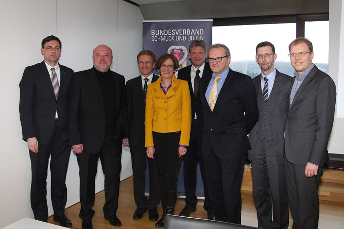 Una foto de grpo de los nuevos miembros de la junta de la BSU (de izquierda a derecha): Thilo Brückner, Uwe Staib, Adalbert Mayer, Karina Ratzlaff, Marcus Binder, Peter Pfäffle, Karlheinz Karner, Stephan Rivoir.