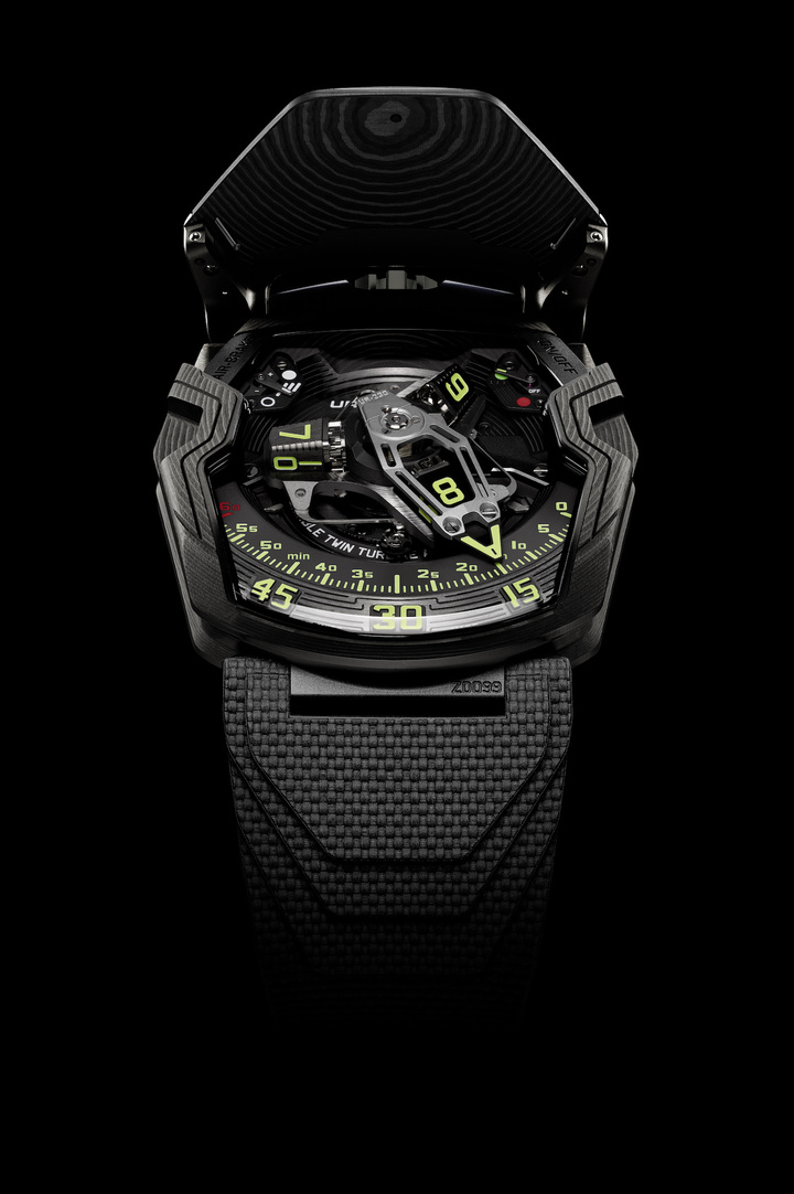 La última creación de Urwerk es el UR-230 inspirado en el Opus 5 fabricado para Harry Winston en 2005. Su apodo es Águila, porque “caza” el tiempo con su enorme mano retrógrada.