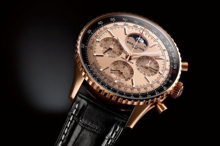 También para su 140 aniversario, Breitling presentó su primer movimiento cronógrafo de calendario perpetuo, aquí en el Navitimer B19 Chronograph 43 Perpetual Calendar 140th Anniversary.